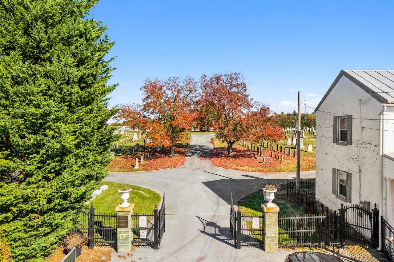 Slide 2 of cemetery gallery